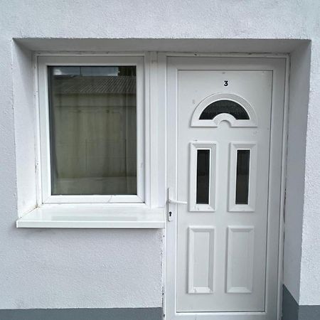 Jo Minosegu Lakasok Kivalo Koezlekedes Mellett Budapest Exterior photo
