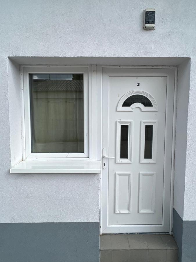 Jo Minosegu Lakasok Kivalo Koezlekedes Mellett Budapest Exterior photo