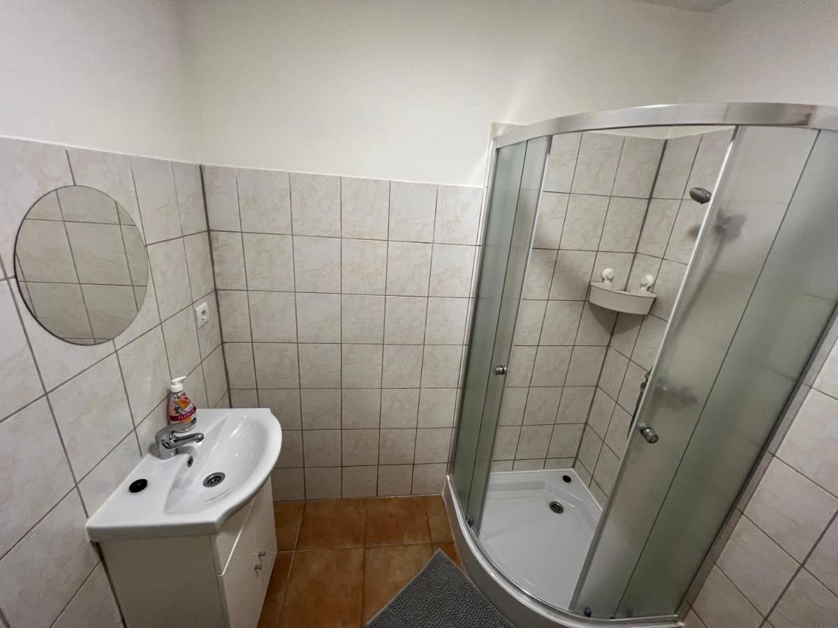 Jo Minosegu Lakasok Kivalo Koezlekedes Mellett Budapest Exterior photo